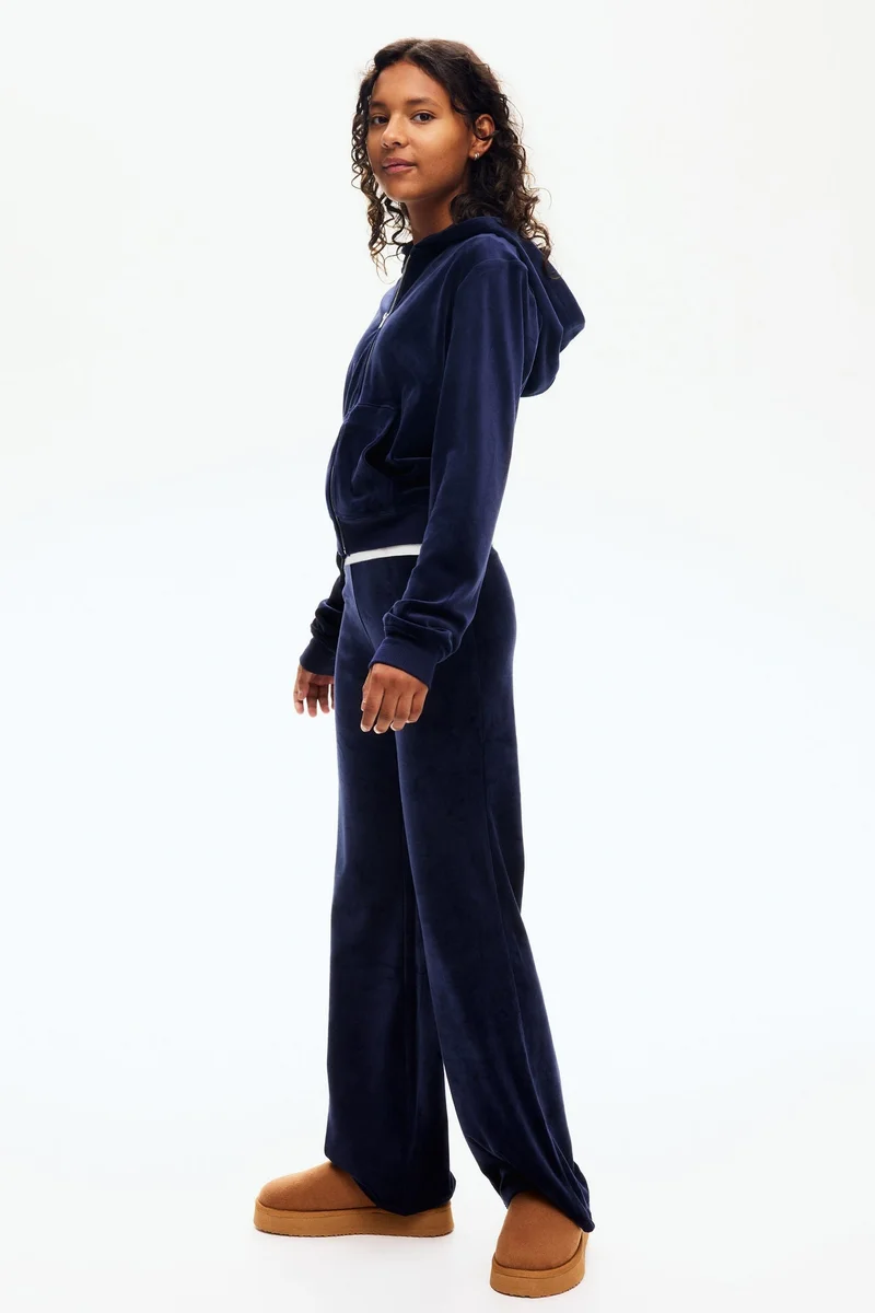 اتش اند ام بنطلون رياضي من نسج فيلور بحافة واسعة